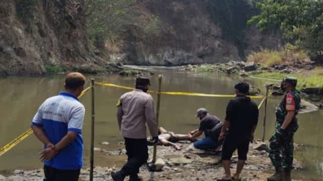 Diduga Pembunuhan, Mayat Bocah Laki-laki Menghebohkan Warga Garut