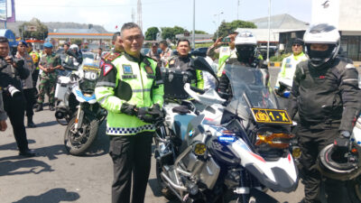 Kapolda Jatim Patroli Bermotor dari Surabaya ke Banyuwangi untuk Memastikan Jalur Nataru Lancar