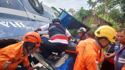 Bus Shantika Terbalik di Tol Semarang-Pemalang, 2 Orang Meninggal