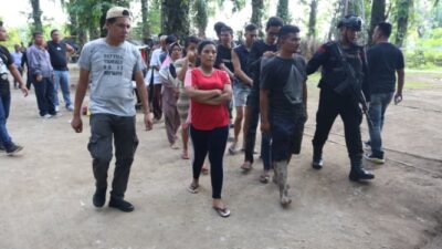 Polisi Mengamankan 9 Pria dan 3 Wanita di Gubuk Tempat Konsumsi Narkoba setelah Gerebek