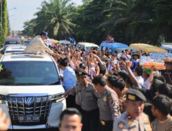 Kedatangan Prabowo Disambut Ribuan Warga di Kepulauan Riau