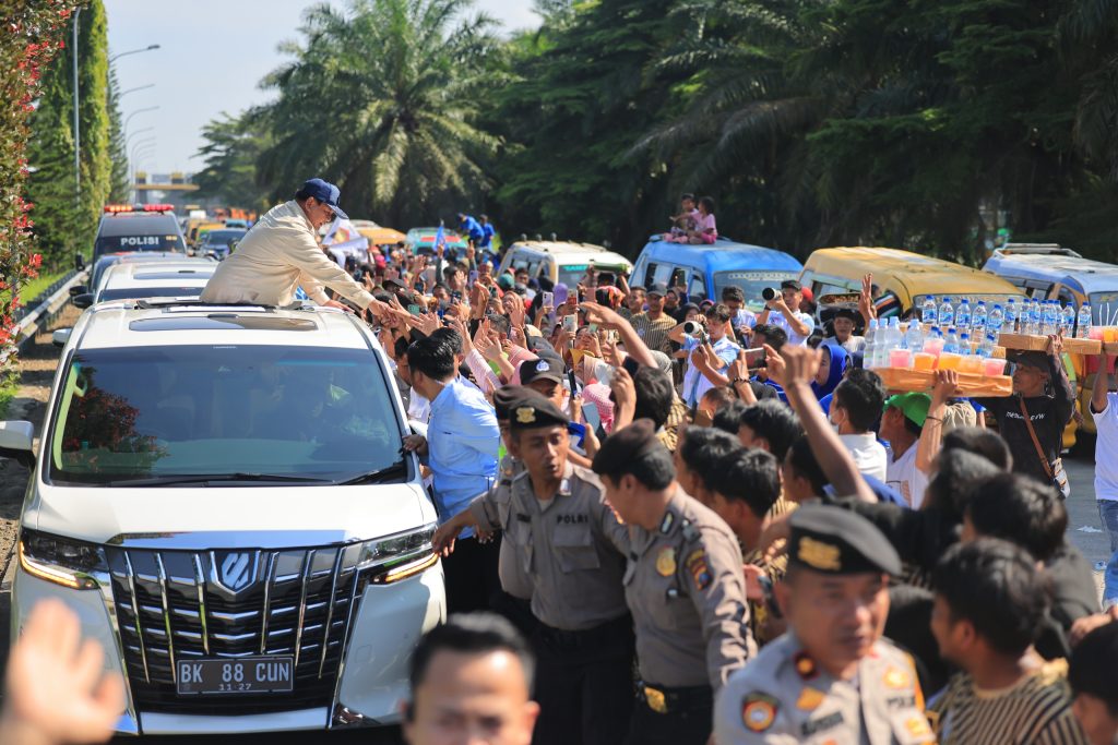 Kedatangan Prabowo Disambut Ribuan Warga di Kepulauan Riau