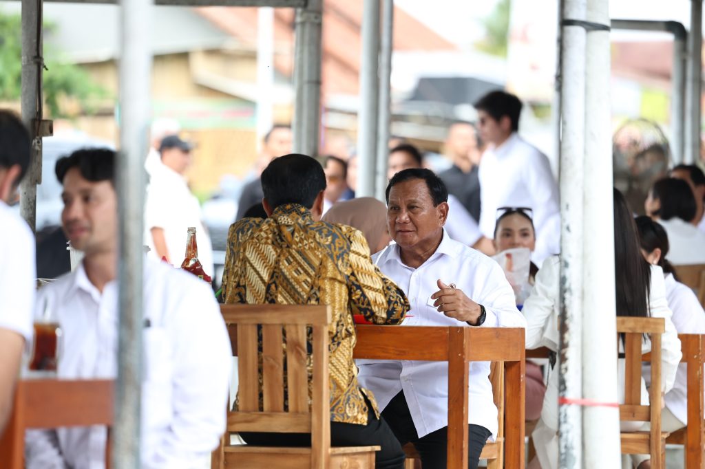 Jokowi dan Prabowo Makan Bakso Bersama, Berdoa agar Usaha Kuliner Sholeh Sukses