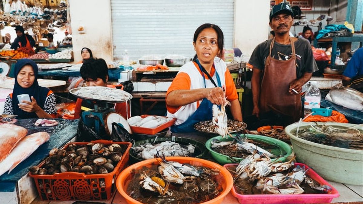 Solusi Paradoks Indonesia: Menuju 100 Tahun Kemerdekaan Indonesia (Membangun Ekonomi Rakyat)