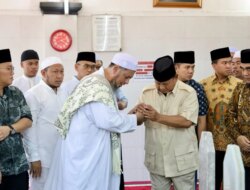 Prabowo Subianto Berziarah ke Habib Ali Kwitang dan Memohon Doa untuk Kesuksesan di Masa Depan