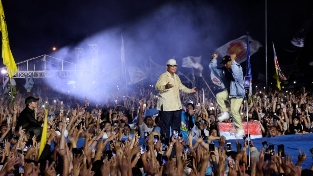 Prabowo Menari di Tengah Hujan dengan Partisipasi 80 Ribu Masyarakat Manado