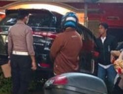 Pelajar di Makassar Mengemudi Toyota Fortuner Tabrak Pengendara Motor dan Rumah Warga