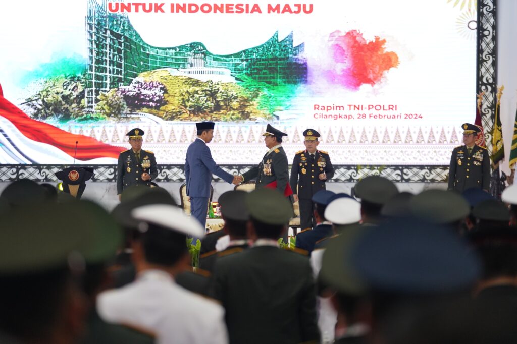 Presiden Jokowi Anugerahkan Jenderal Bintang 4 kepada Prabowo