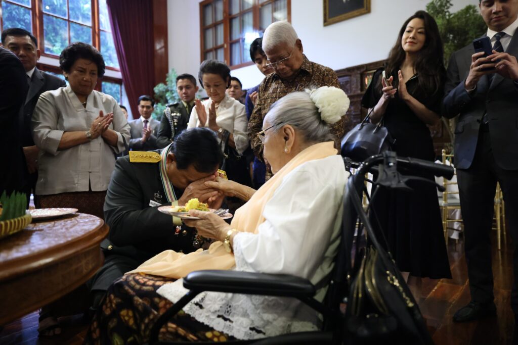 Prabowo Mengadakan Syukuran dan Sungkem ke Sukartini Djojohadikusumo setelah Menerima Jenderal Bintang 4