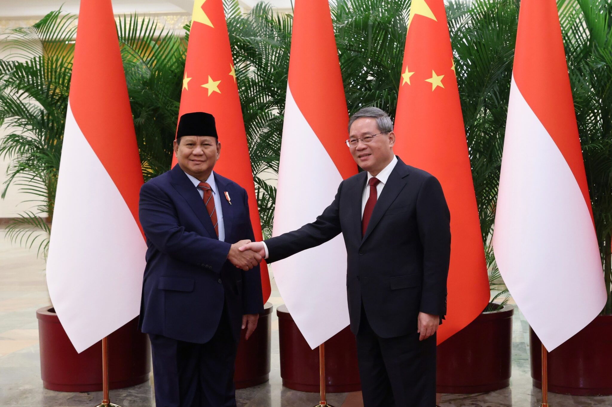 Prabowo Berdiskusi dengan PM Li Qiang tentang Peningkatan Kerja Sama Indonesia-Tiongkok