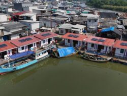 Prabowo Subianto Provides Floating Homes for Jakarta Fishermen’s Village, Receives Heartfelt Thanks