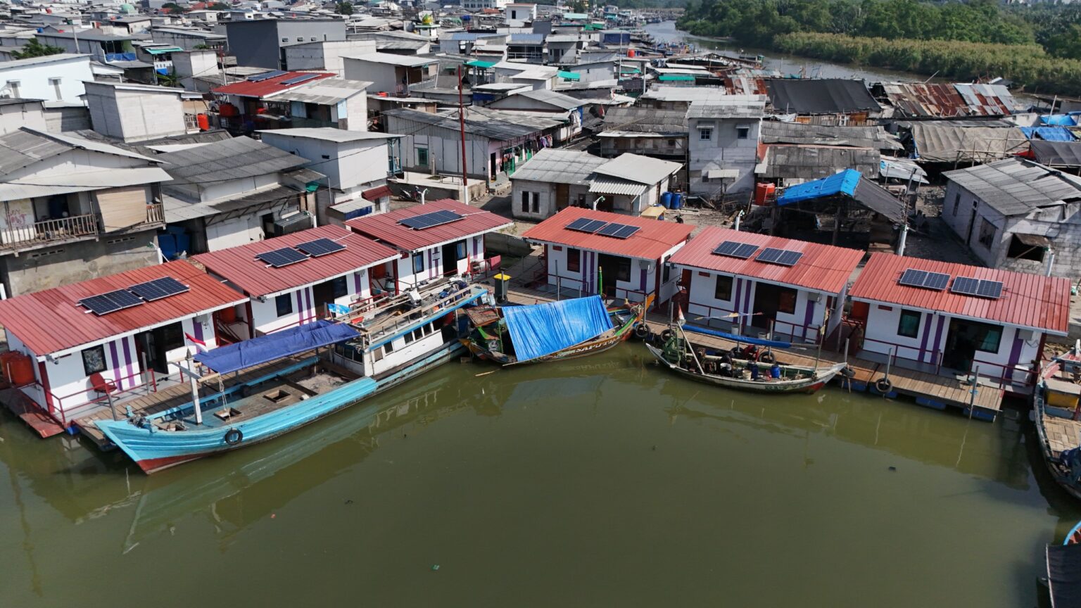 Prabowo Subianto Provides Floating Homes for Jakarta Fishermen’s Village, Receives Heartfelt Thanks