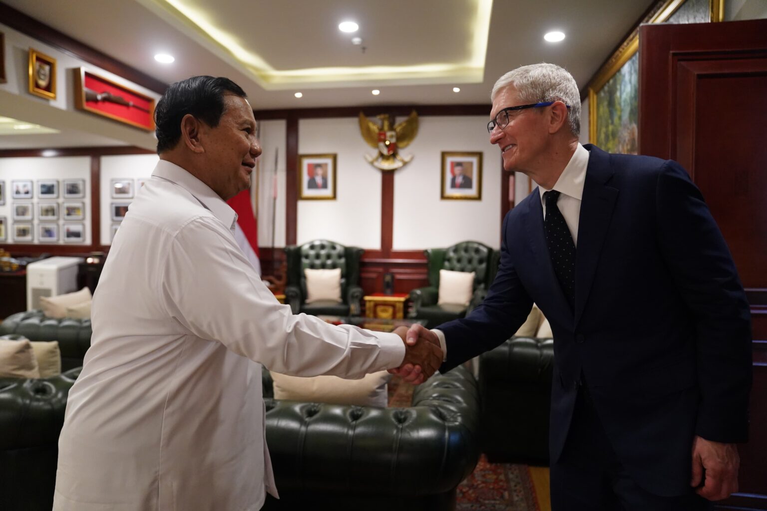 Tim Cook, Apple’s CEO, Visits Prabowo Subianto, the President-Elect, Following a Congratulatory Letter