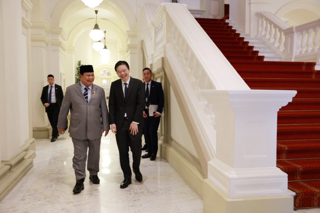 Prabowo Subianto Congratulates and Discusses Defense Cooperation with New Singapore Prime Minister