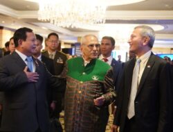 Prabowo Subianto Embraces Timor Leste President Ramos Horta in a Heartwarming Moment at IISS Shangri-La Forum