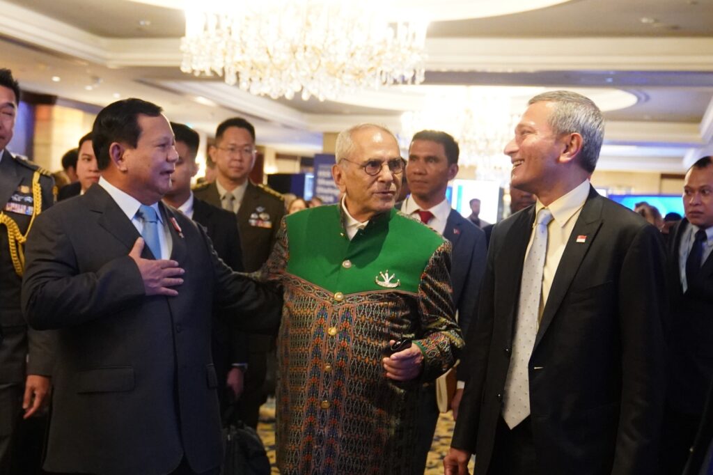 Prabowo Subianto Embraces Timor Leste President Ramos Horta in a Heartwarming Moment at IISS Shangri-La Forum