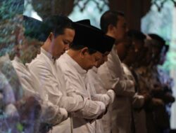 Prabowo Subianto menyunat Hari Raya Idul Adha 1445 H di Masjid Nurul Wathan di Hambalang