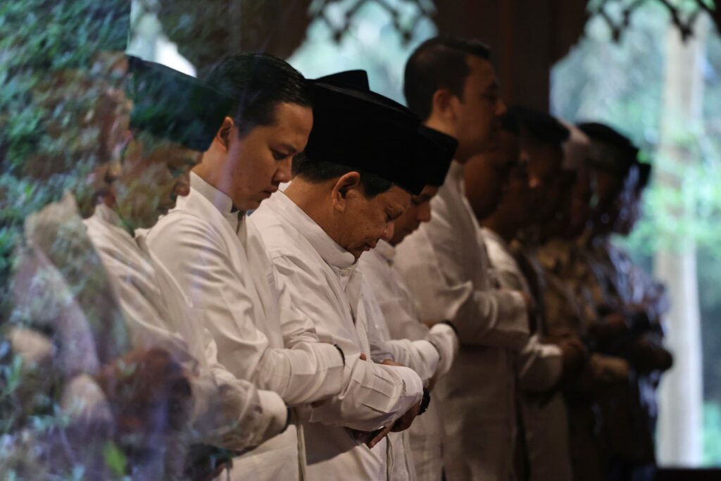 Prabowo Subianto menyunat Hari Raya Idul Adha 1445 H di Masjid Nurul Wathan di Hambalang