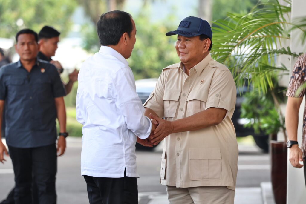 Prabowo Subianto Meets Jokowi at Halim Airport, Extends Birthday Greetings Face-to-Face