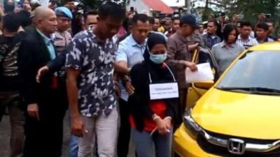 Rekonstruksi Pembunuhan Ibu Mertua Dipenuhi dengan Tangis Histeris dan Cacian