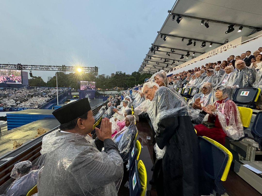 Prabowo Subianto Sebagai Penonton di Upacara Pembukaan Olimpiade Paris 2024, Memberikan Dukungan kepada Kontingen Indonesia