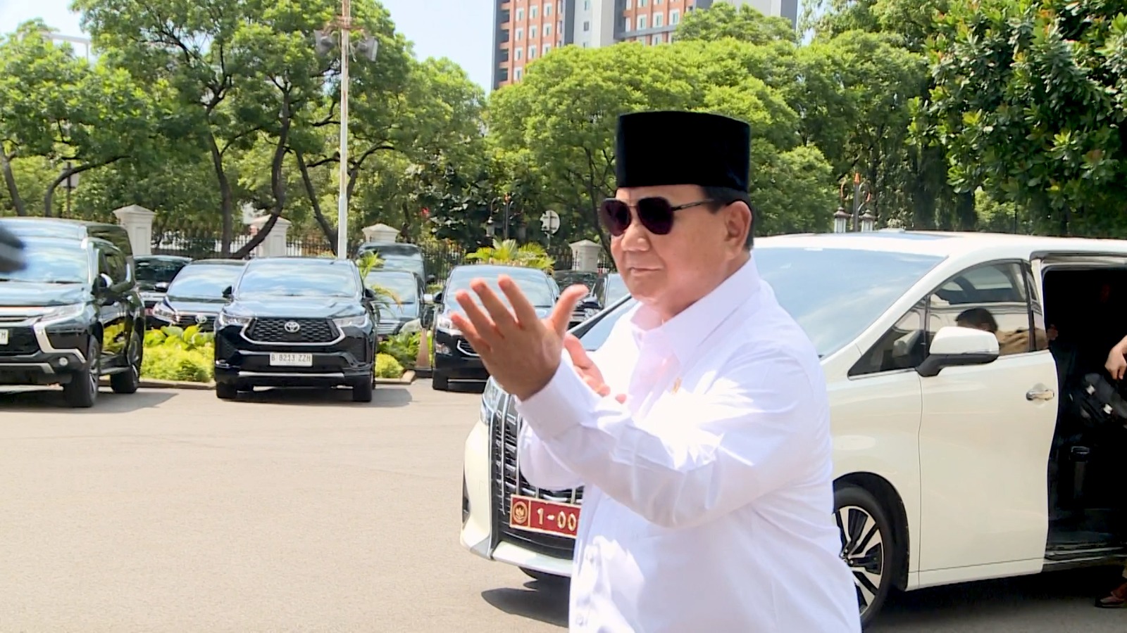 Prabowo Subianto Recovers from Leg Surgery, Goes for a Light Jog and Strikes a Silat Pose at the Presidential Palace