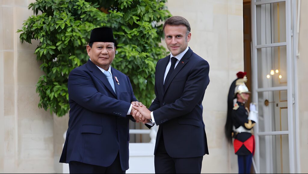 Prabowo Subianto Greeted by Macron with Honor Guard at the Élysée Palace