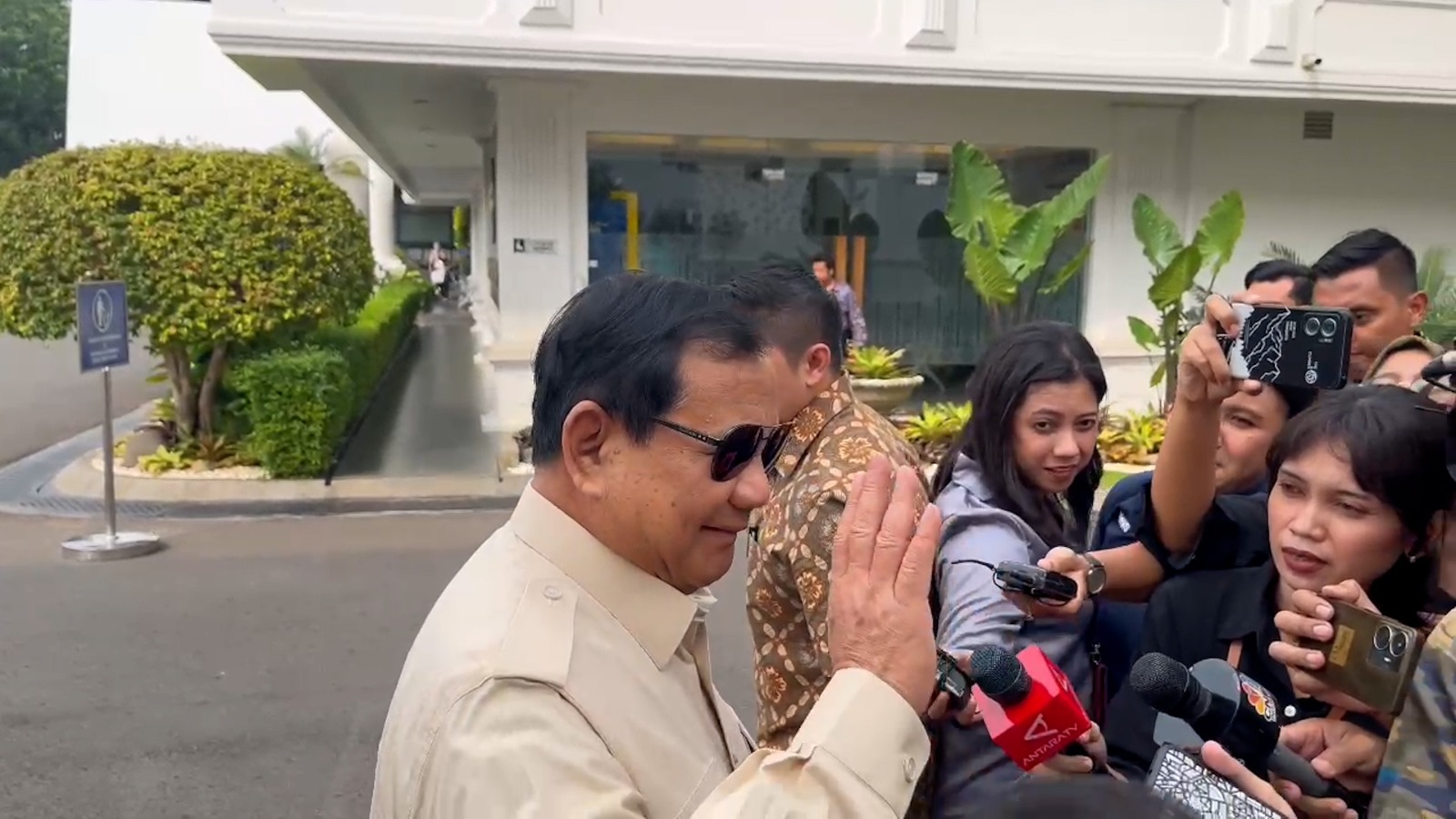 Prabowo Subianto Reports Meeting with President Jokowi During European Visit