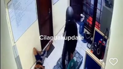 Maling Viral Menenteng Celurit Gasak HP dan Laptop di Pasar Minggu Jaksel