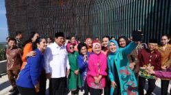 Prabowo Subianto Captures a Joyful Moment with Iriana and Mothers at IKN