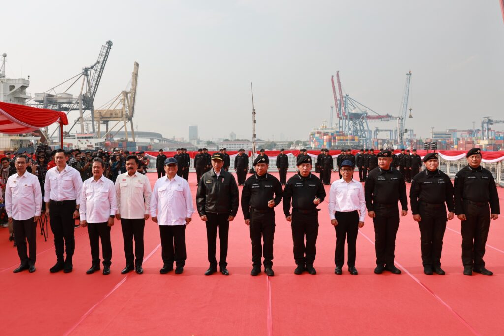 Pesan dari kapal perang yang di naiki Jokowi dan Prabowo