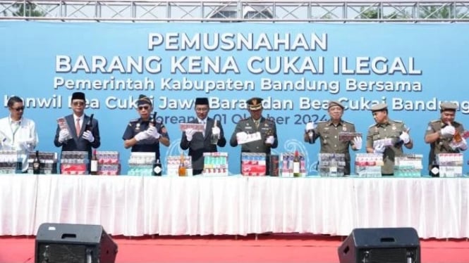 Bea Cukai Bandung dan Satpol PP Kabupaten Bandung Menghancurkan 4,5 Juta Batang Rokok dan Miras Ilegal