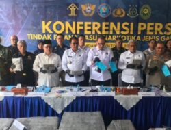 Bea Cukai Teluk Bayur dan BNNP Sumbar Menemukan Ratusan Paket Ganja Setelah Memeriksa Dua Mobil