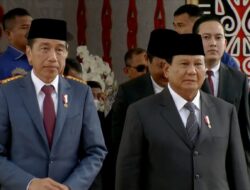 Prabowo Subianto and Jokowi arrive together in presidential car for swearing-in ceremony of newly elected DPR members