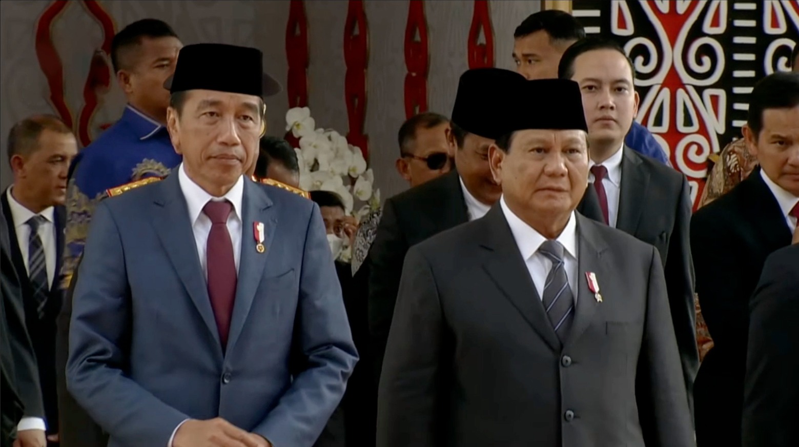 Prabowo Subianto and Jokowi arrive together in presidential car for swearing-in ceremony of newly elected DPR members