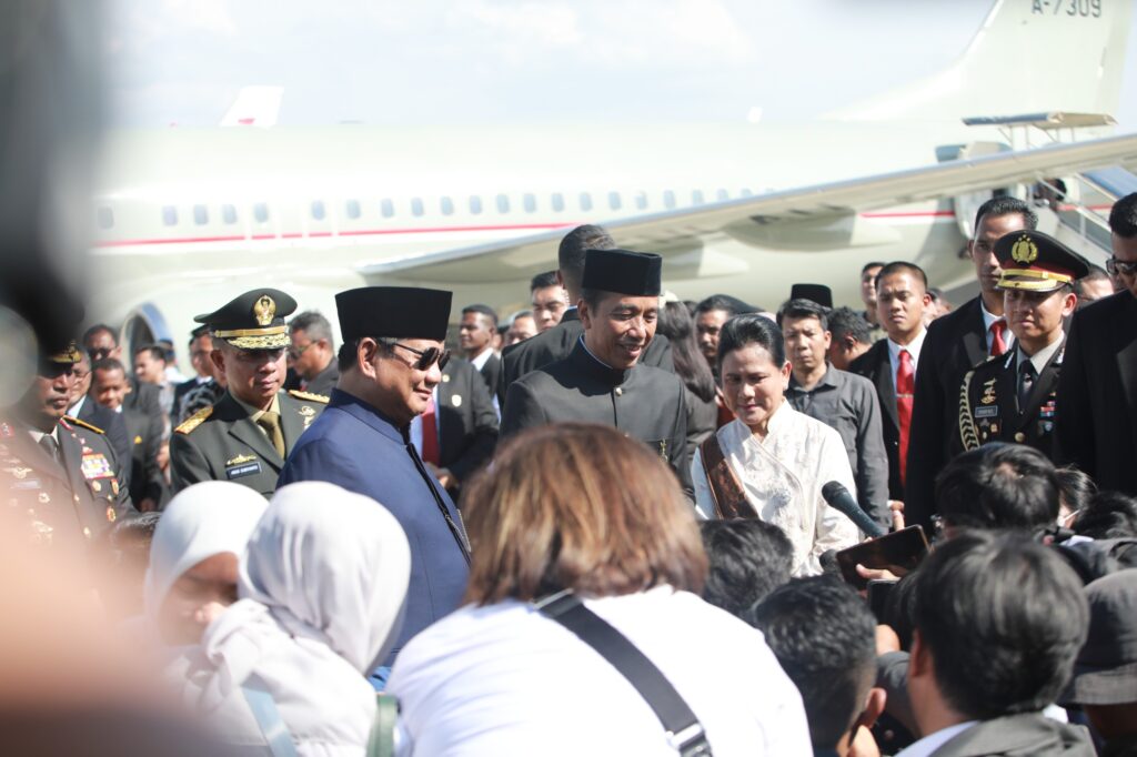 Prabowo Subianto accompanies Jokowi to Halim and expresses well wishes for his future