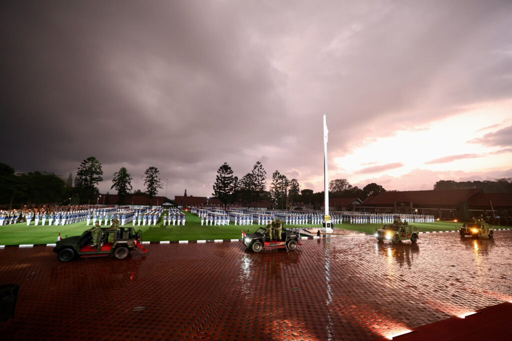 Prabowo Subianto Marches with Cabinet Generals in the Rain: “Leaders Must Experience What Soldiers Do”