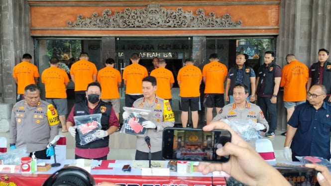 Buntut Keributan di Finns Beach Club Bali: 8 Sekuriti & 1 Bule Australia Tersangka 67b7f93da27e1-buntut-keributan-di-finns-beach-club-bali-8-sekuriti-dan-1-bule-australia-jadi-tersang.jpeg